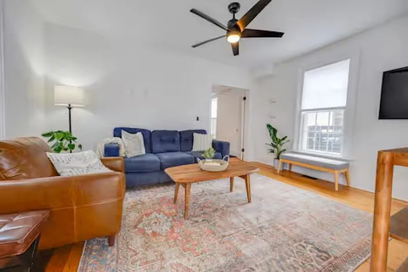 3 bed, 2.0 bath, 1625 sqft, $3,000 — Photo 4