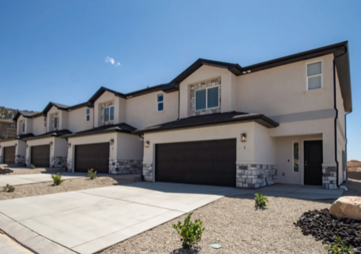 Brand new 3 bedroom, 2.5 bath townhome in Cedar City — Photo 1
