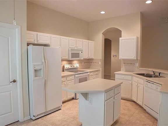 3rd image of 2109 Worthington Greens Dr