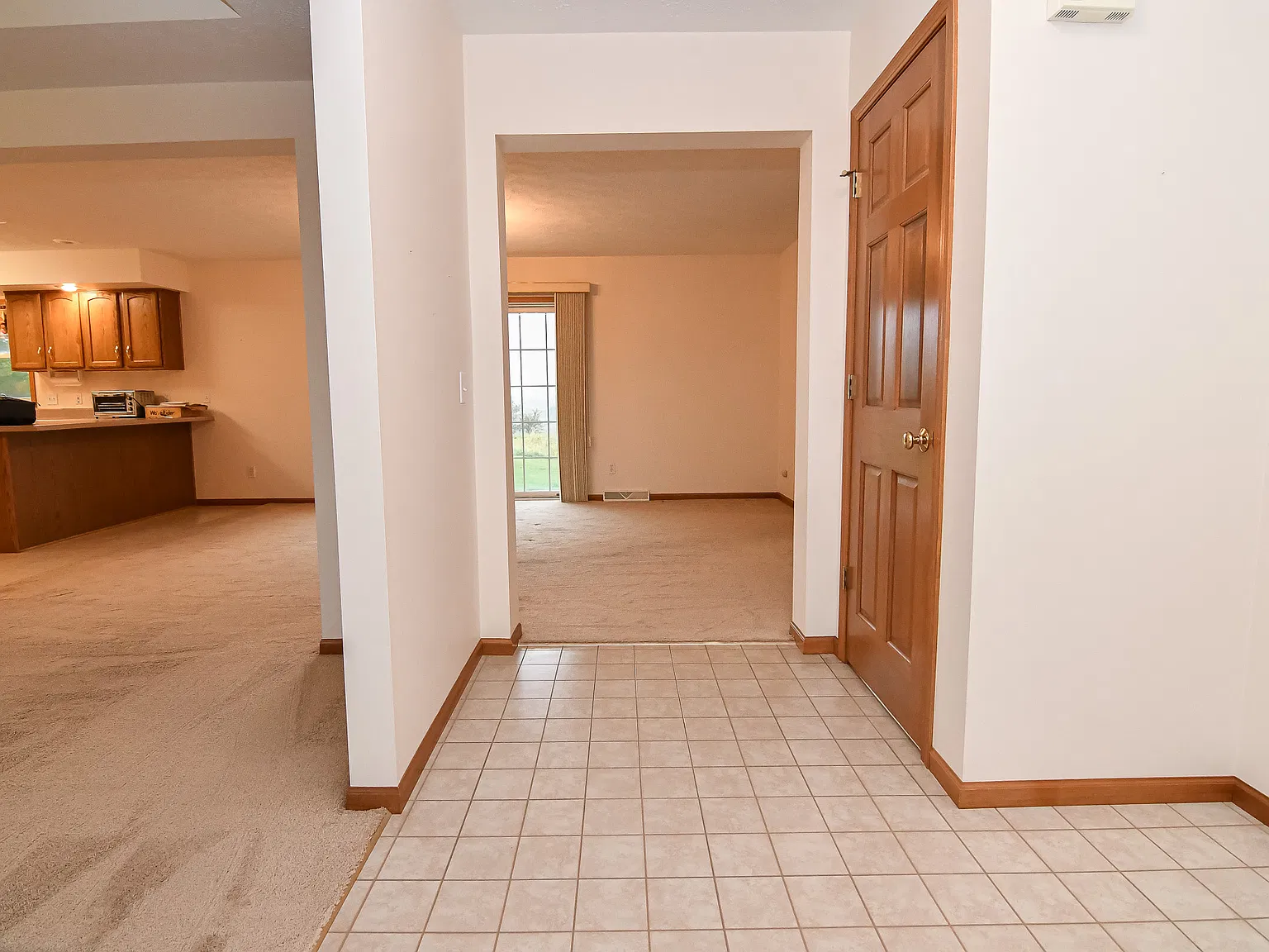 3 bed, 1918 sqft, $2,395 — Photo 2