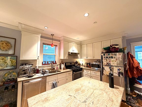 4th image of 133 Erie St #1
