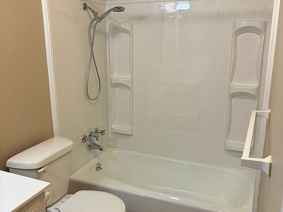 5th image of 5880-5884 W 58th St #5884-200