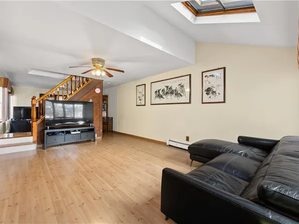 1715 East 35th Street image 5 of 32