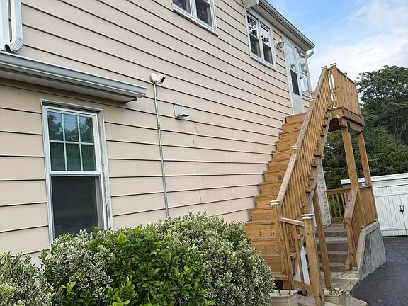 2nd image of 16 Raymond St