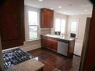3rd image of 426 W 1st Ave