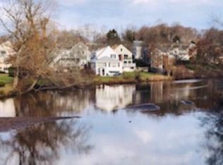 68 Summer St, Plymouth, MA 02360