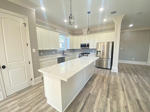 4th image of 3004 Charles Dr