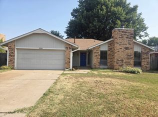 10413 Glascow Dr, Yukon, OK 73099