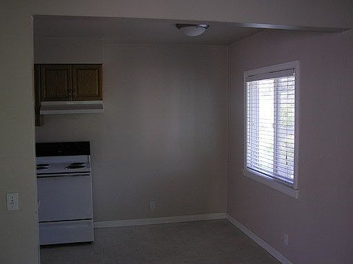 3rd image of 2314 De La Vina St APT F