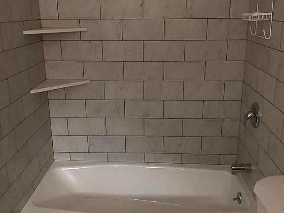 4th image of 266 Thorne St #B