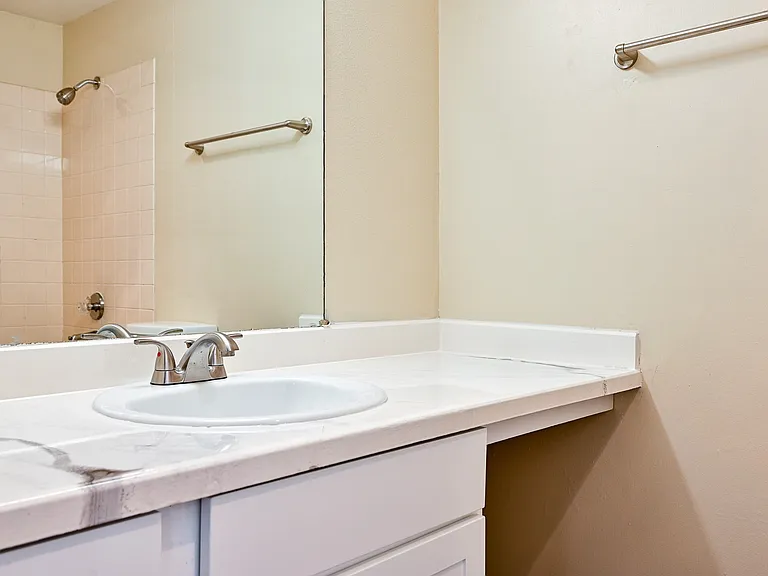 Amber Court Apartments — Photo 26