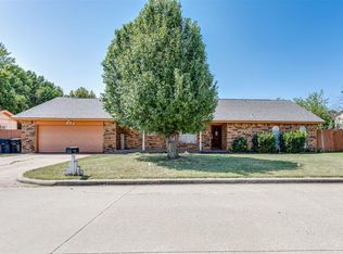 632 Wood Crest St, Moore, OK 73160