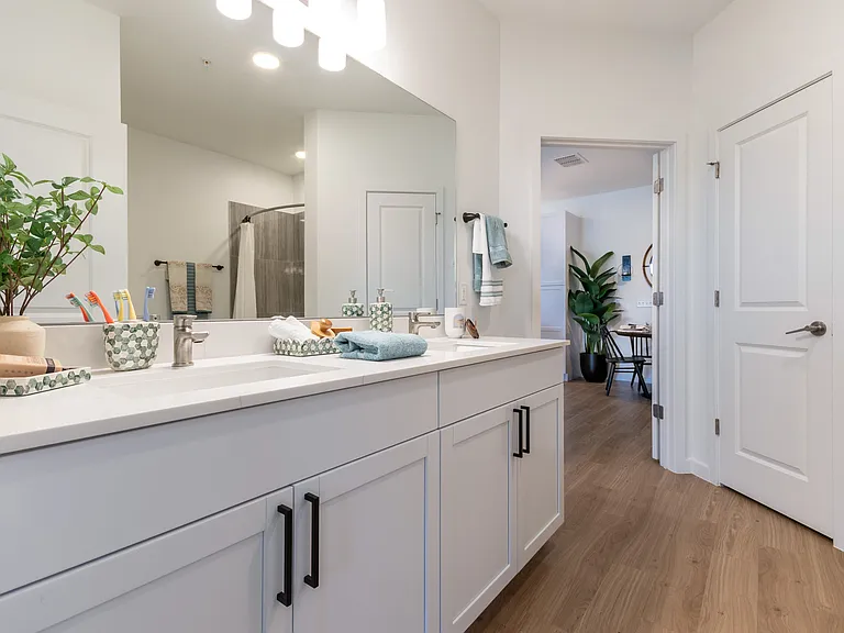 SW 38th Avenue Apartments — Photo 33