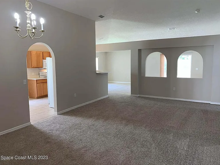 1736 La Maderia Dr SW — Photo 9