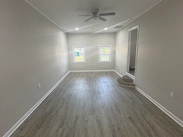 518 Platinum St — Photo 11