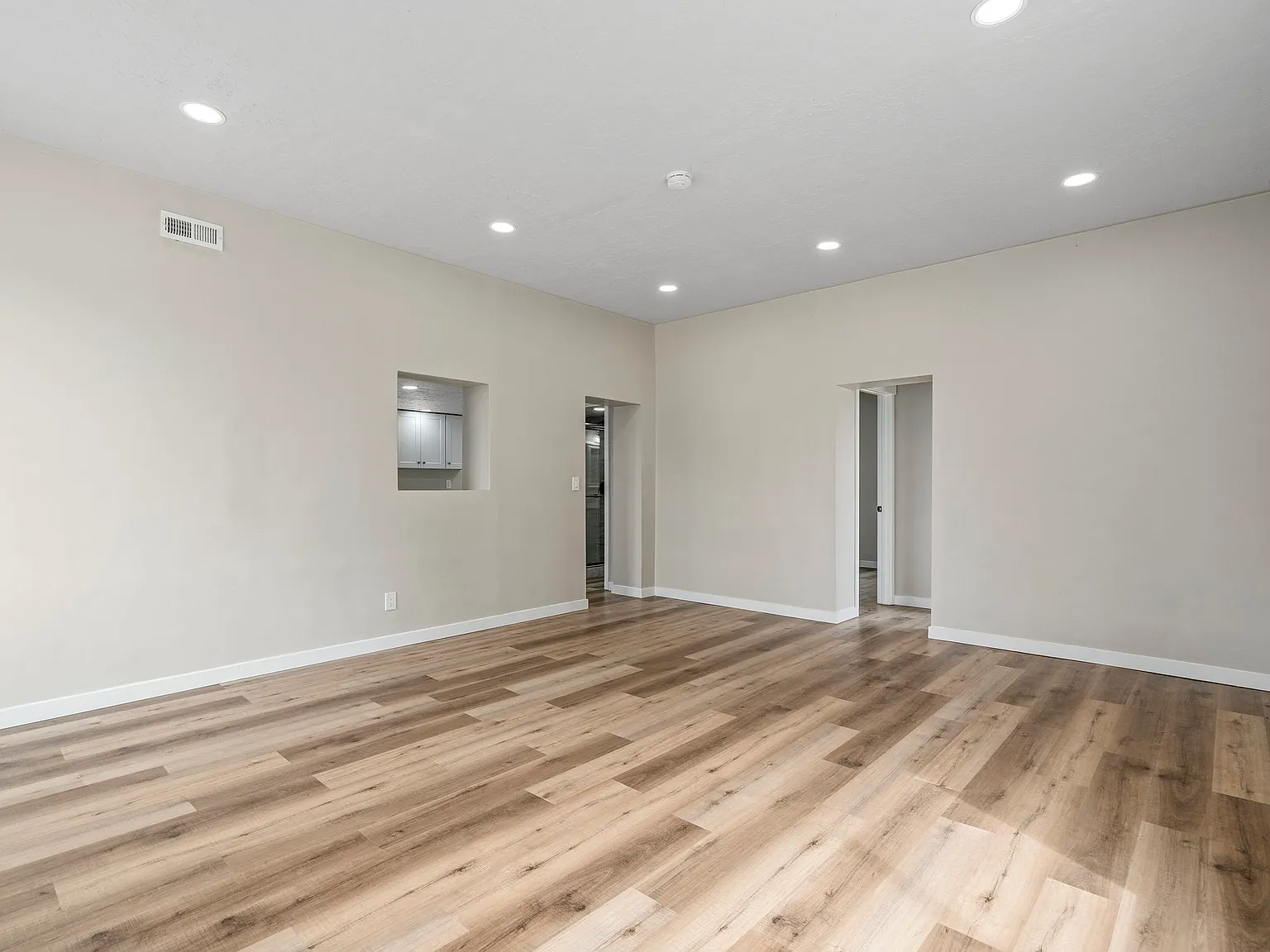 697 N 200 W — Photo 4
