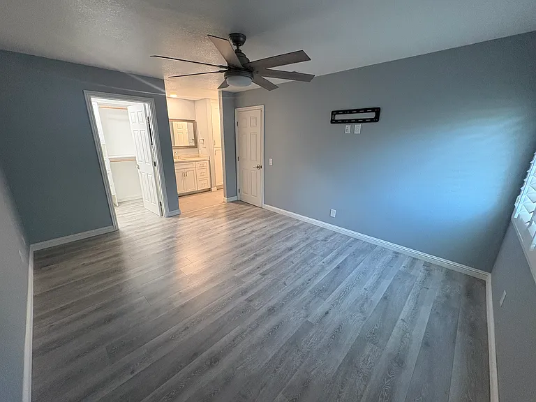 23469 Cambridge Rd — Photo 17