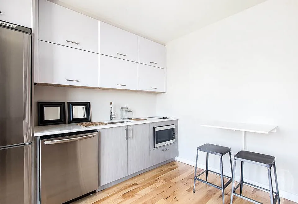 182 15th St #3C