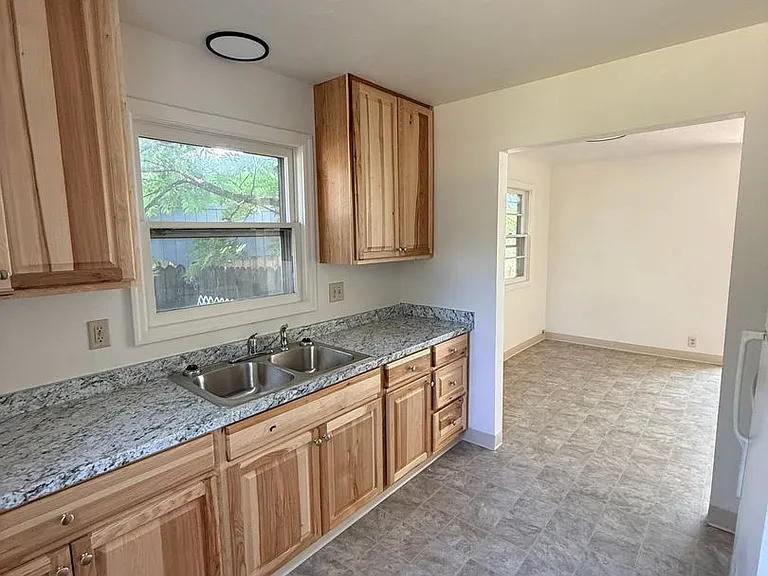 1399 Maclay Dr — Photo 10
