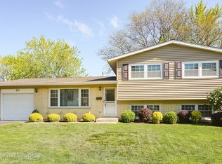 610 W Tanglewood Dr, Arlington Heights, IL 60004