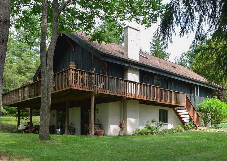 1st image of 4 Hillside Dr