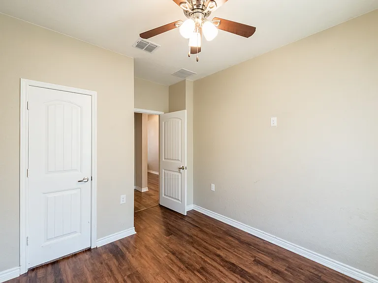 5526 Castle Brook Dr — Photo 5