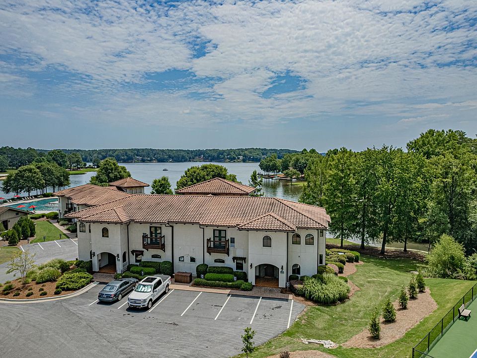1st image of 475 Cuscowilla Dr