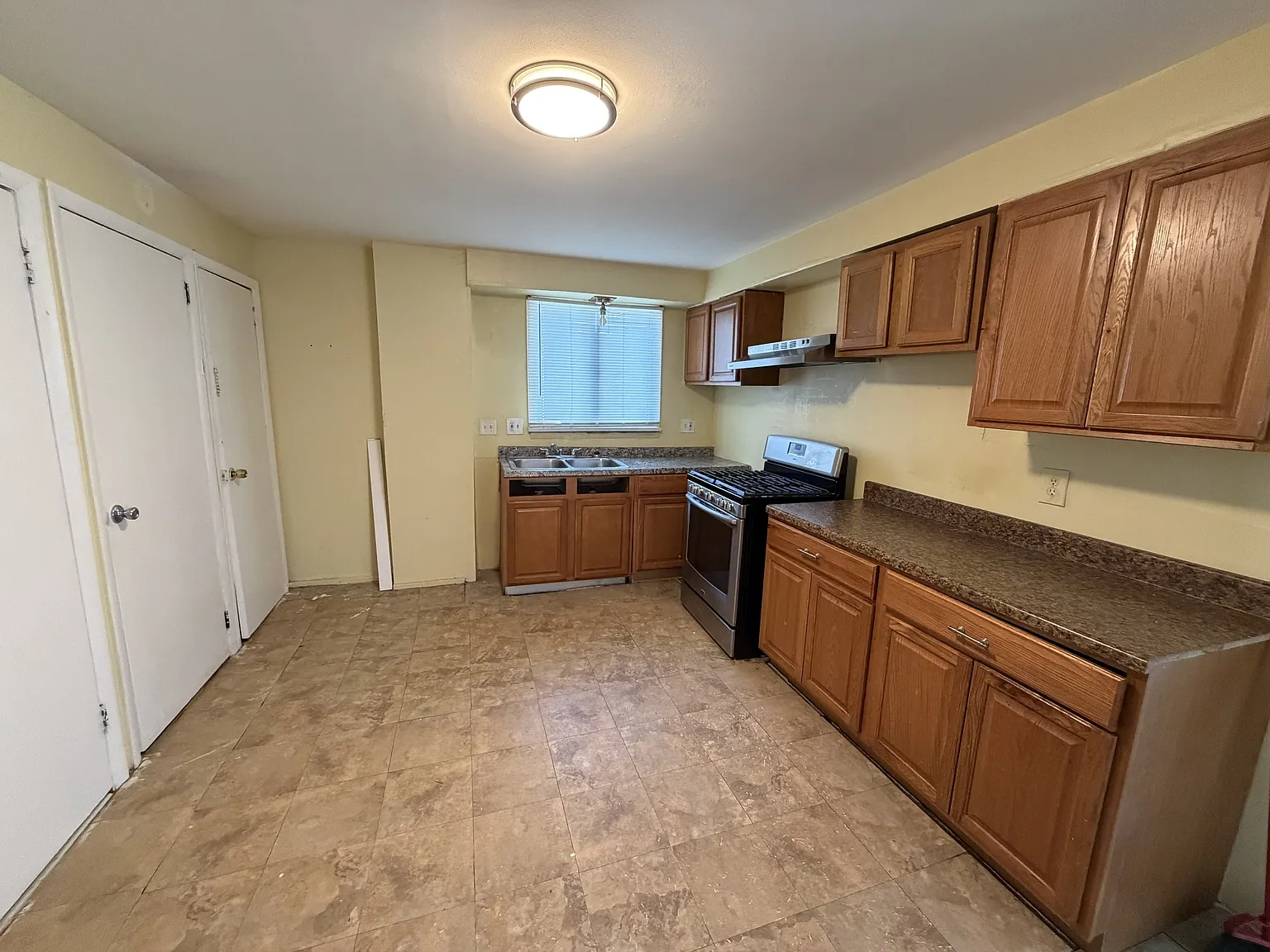 658 Smith Street - 1 — Photo 4