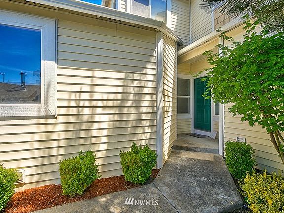 3rd image of 1573 Seasons Lane NW