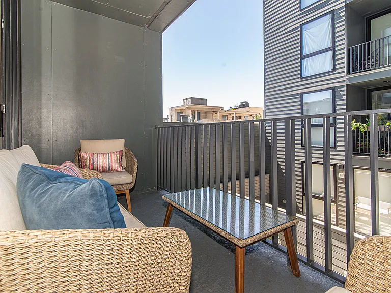 230 7th St #403 — Photo 23