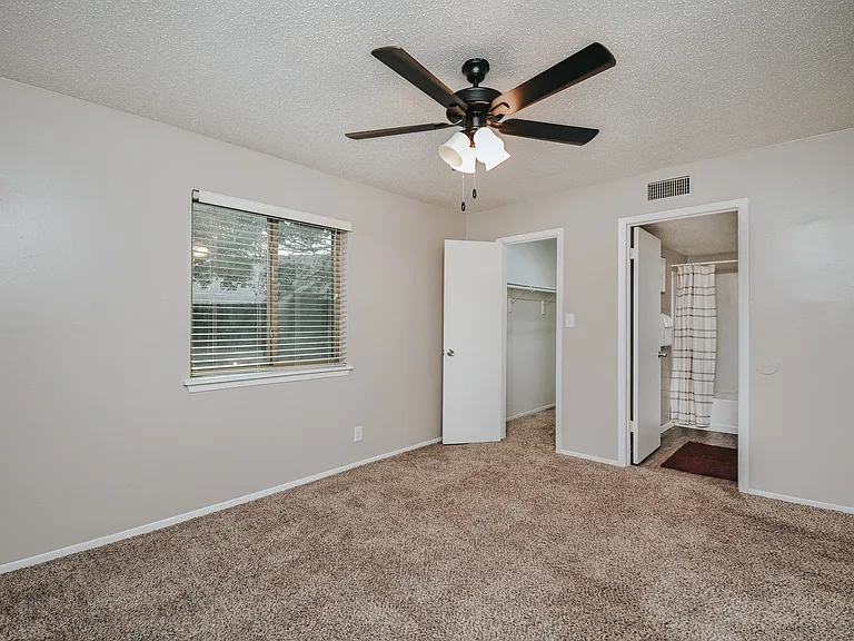 Parkwood Apartments — Photo 50