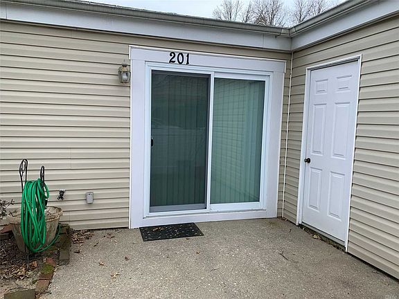 3rd image of 201 Cabot Ct S