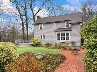 382 Garfield St, Centerport, NY 11721