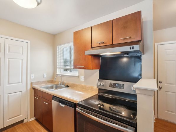 Arbor Knoll | 5825 Plum Hollow Dr, Ypsilanti, MI