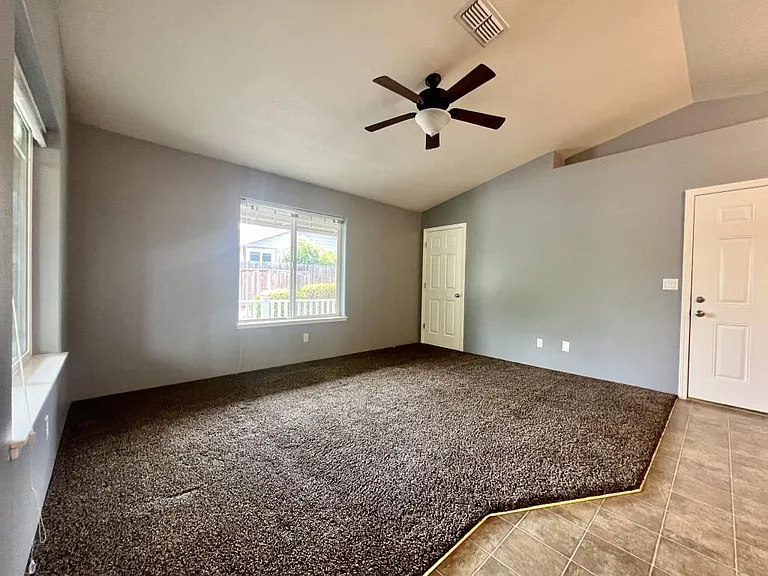 1268 SW Sun Glo Dr — Photo 3