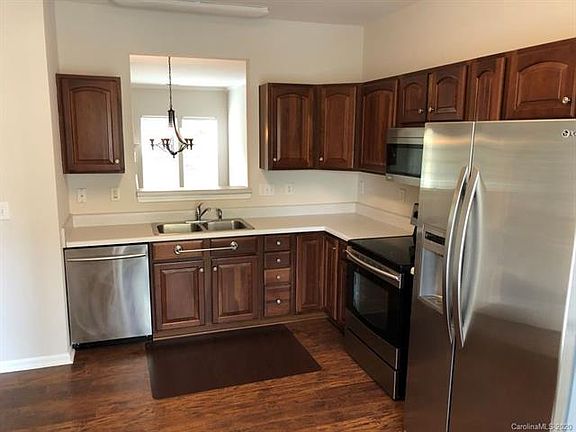 5th image of 9729 Blossom Hill Dr
