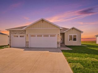 4288 Pine Pkwy S, Fargo, ND 58104
