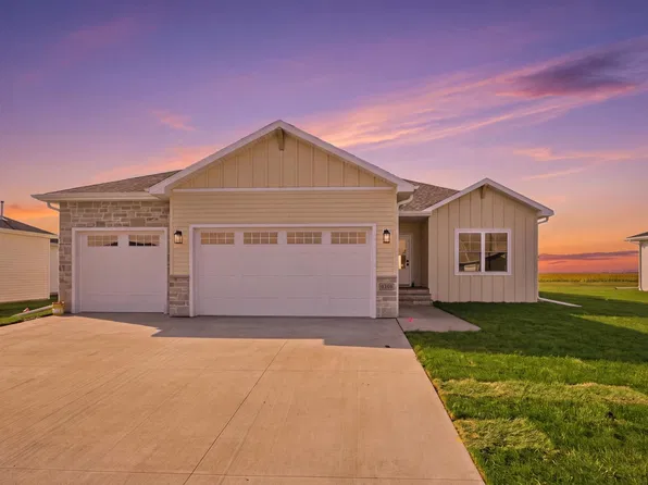 4288 Pine Pkwy S, Fargo, ND 58104