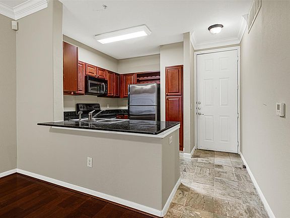 4th image of 7575 Kirby Dr APT 3308