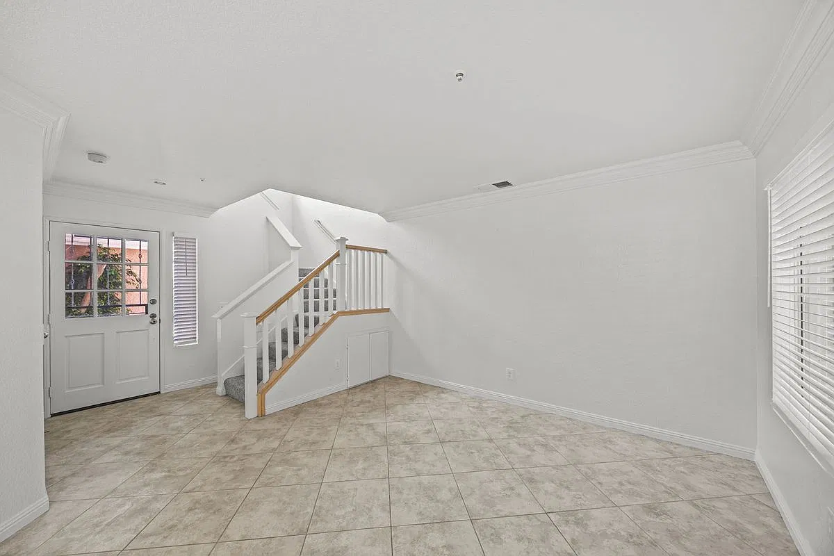 3 bed, 3.0 bath, 1417 sqft, $3,100 — Photo 4