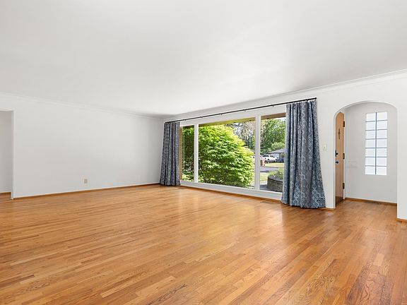 3rd image of 310 W Joseph Ave