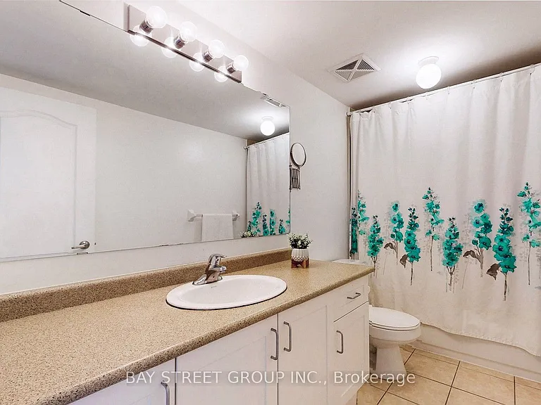 3975 Eglinton Ave W #13 — Photo 10
