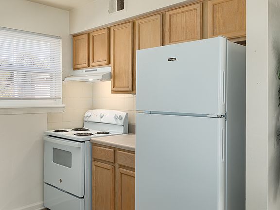 5th image of 600 Warwick Ave #3a697bbec