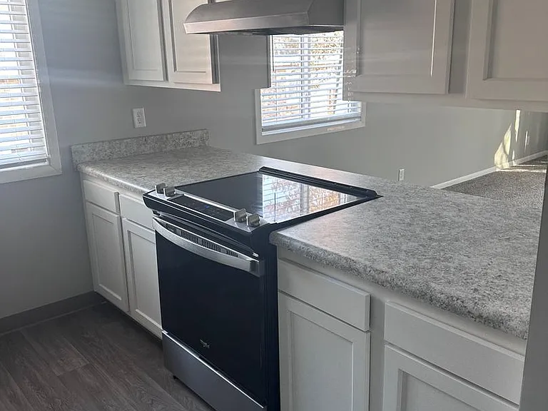 Superior Place Apartments — Photo 27