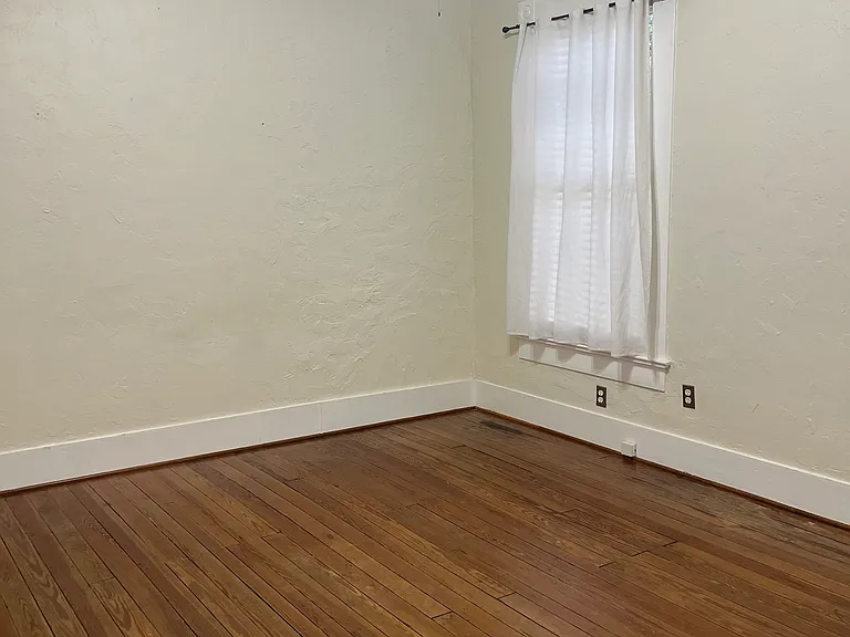 2905 E Jackson St — Photo 11