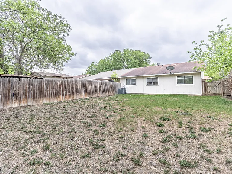 9643 Bratton Dr — Photo 29