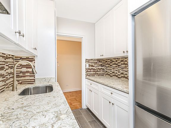 4th image of 3103 Fairfield Ave APT 10K