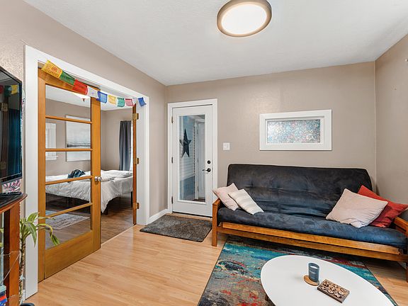 5th image of 807 E 11th Ave