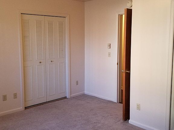 5th image of 3141 Davenport Ave APT 4