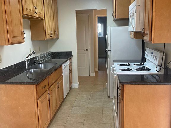 5th image of 230 Rose Ct #26